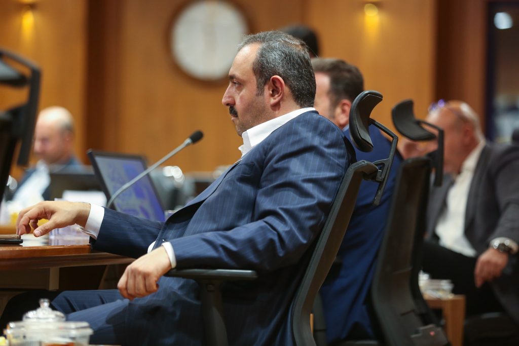 حضور حاج طاهر کرمانی مدیرعامل گروه ساختمانی کرمانی در جلسه شورای اسلامی شهر قم