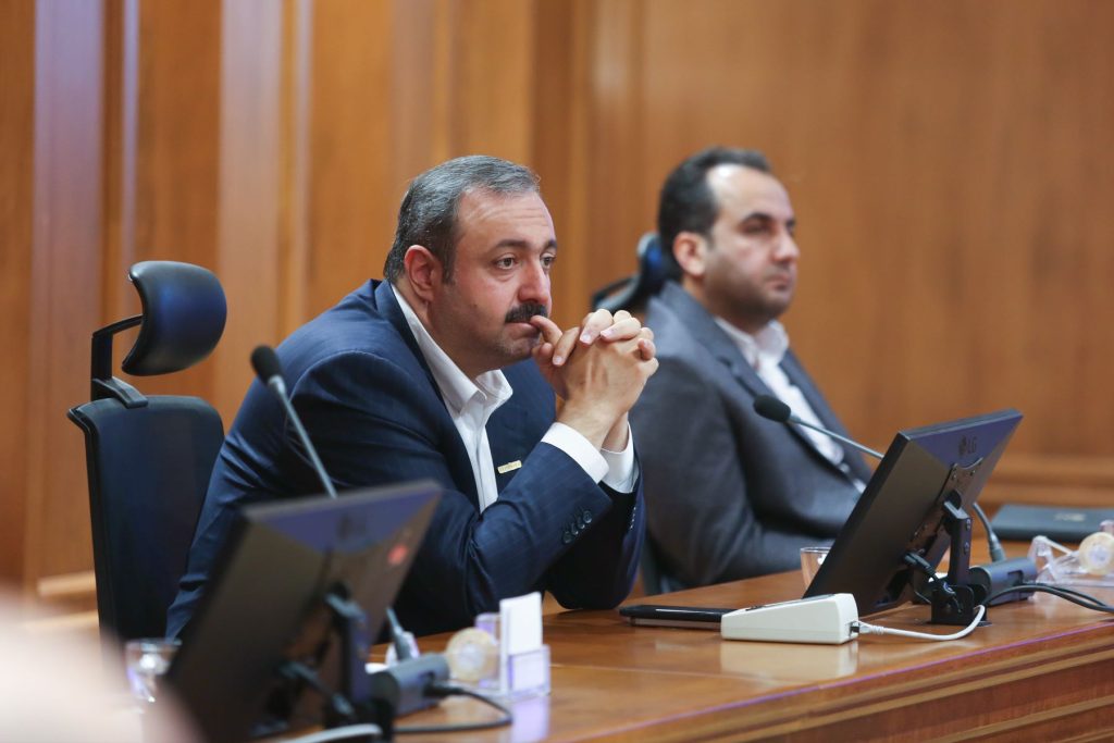 حضور حاج طاهر کرمانی مدیرعامل گروه ساختمانی کرمانی در جلسه شورای اسلامی شهر قم