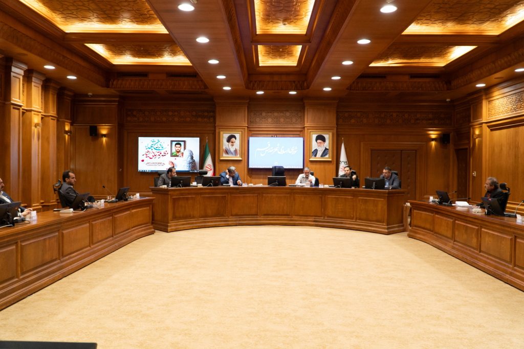 حضور حاج طاهر کرمانی مدیرعامل گروه ساختمانی کرمانی در جلسه شورای اسلامی شهر قم