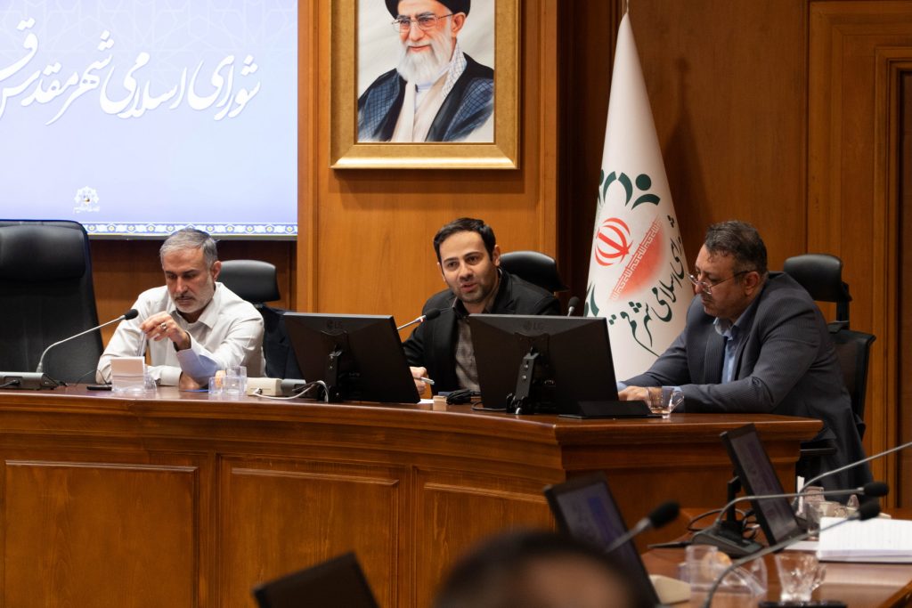 حضور حاج طاهر کرمانی مدیرعامل گروه ساختمانی کرمانی در جلسه شورای اسلامی شهر قم