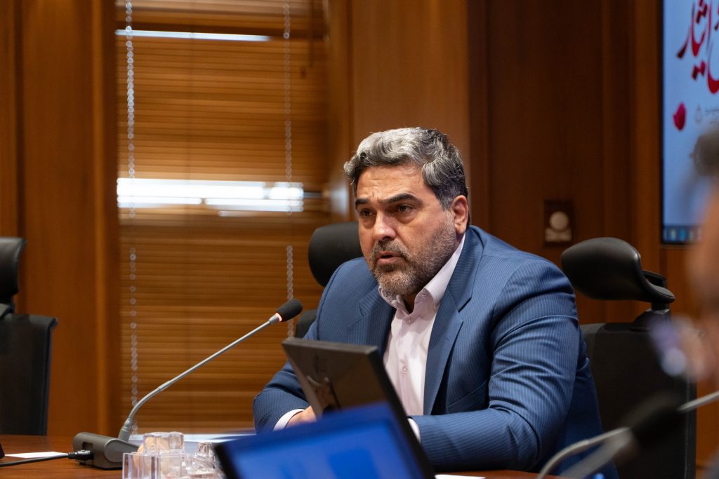 حضور حاج طاهر کرمانی مدیرعامل گروه ساختمانی کرمانی در جلسه شورای اسلامی شهر قم