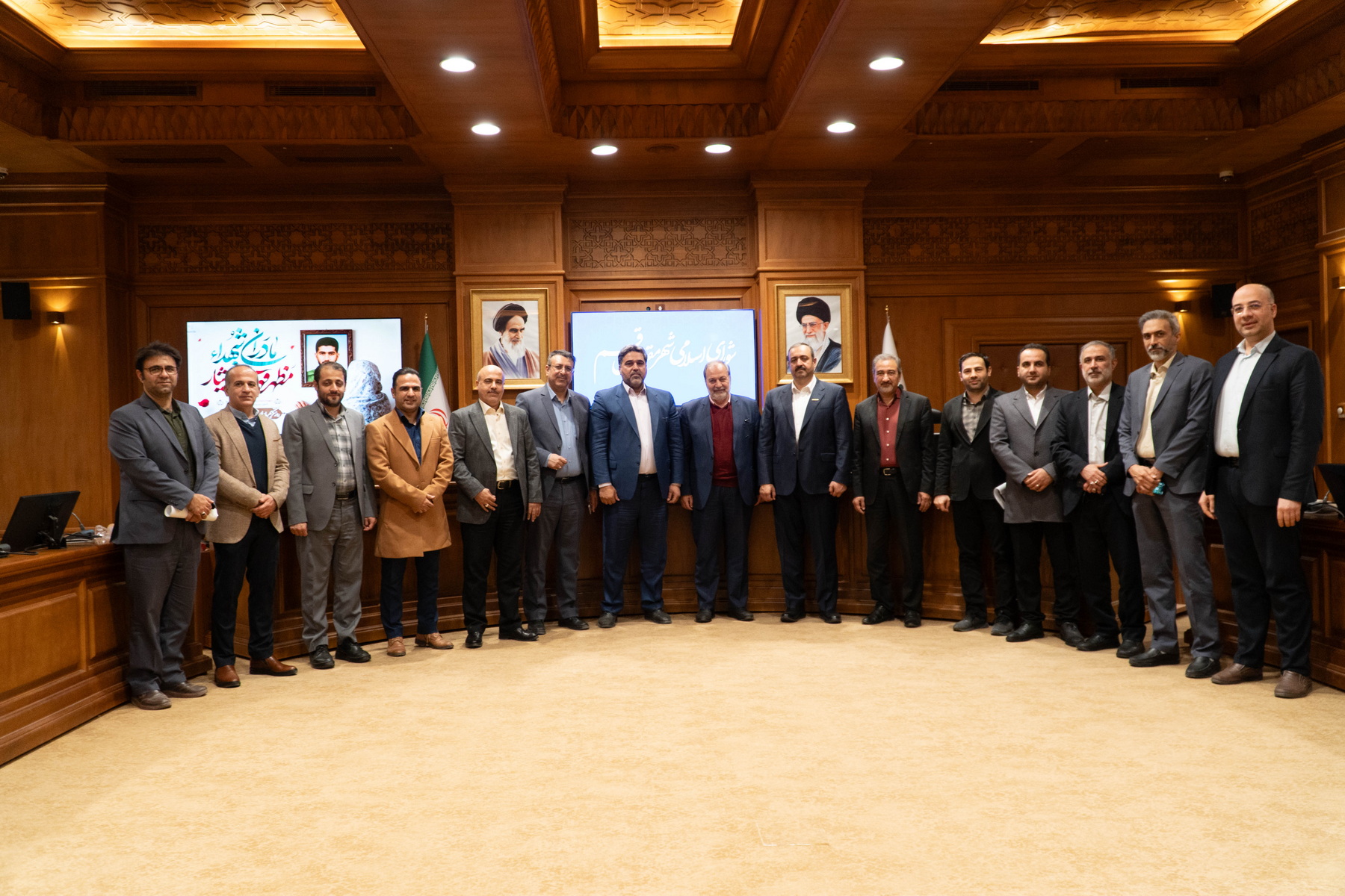 حضور حاج طاهر کرمانی در جلسه شورای اسلامی شهر قم